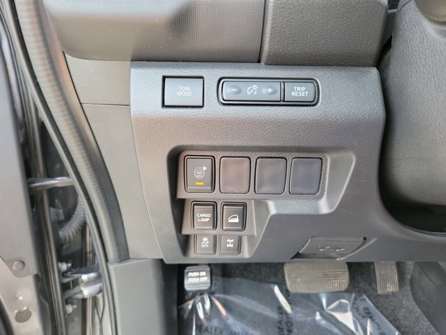 Used 2022 Nissan Frontier PRO-4X w/ Technology Package image 19