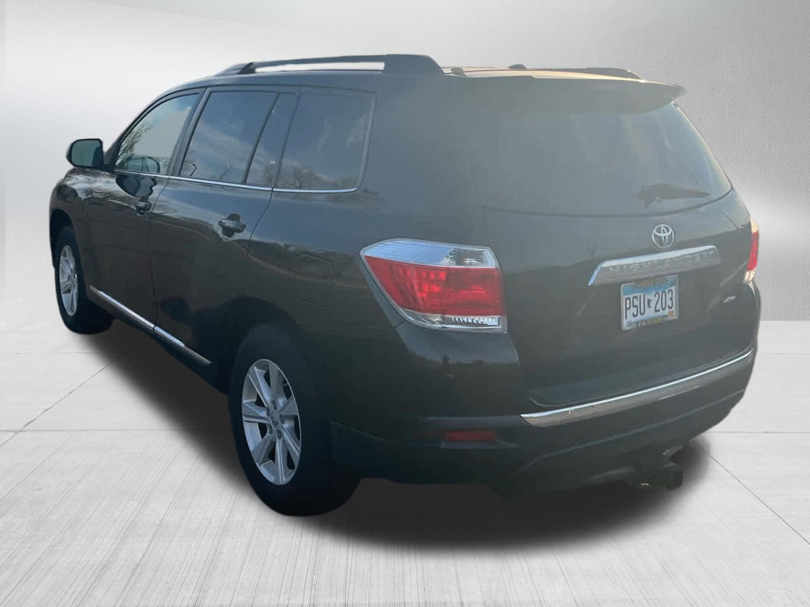 Used 2012 Toyota Highlander SE w/ Tow Pkg AWD/4WD image 4