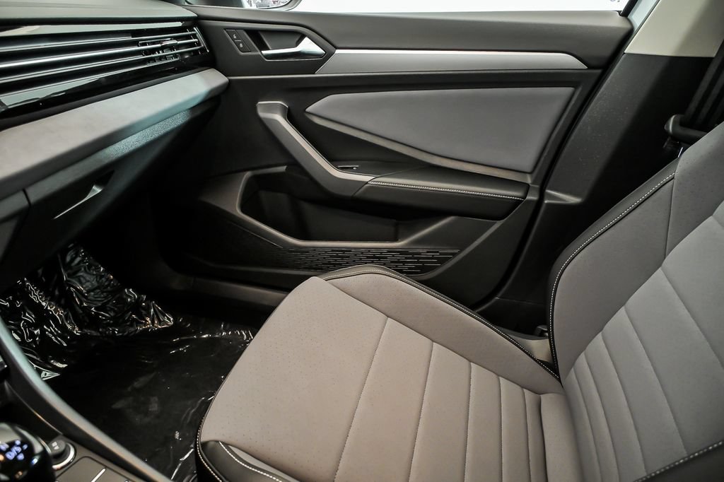 New 2026 Volkswagen Jetta SE FWD image 17