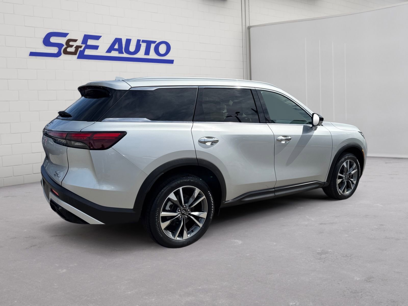 Used 2023 INFINITI QX60 Luxe AWD/4WD image 4