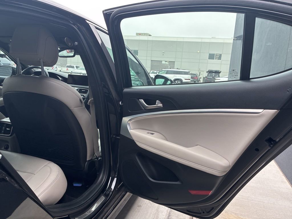 Used 2023 Genesis G70 2.0T image 7