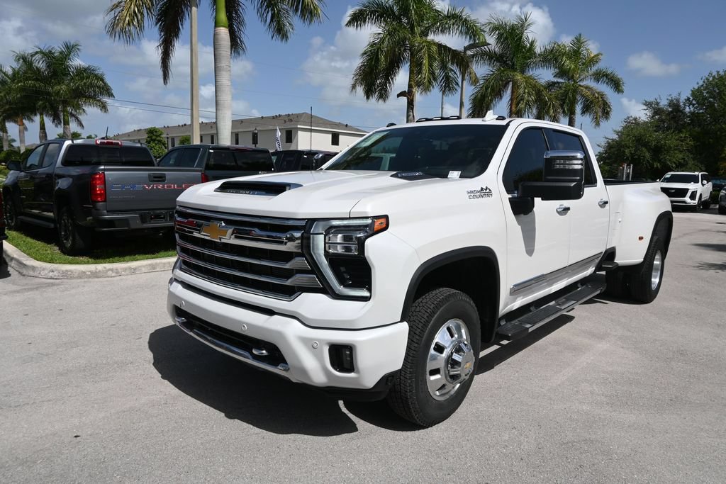 Used 2025 Chevrolet Silverado 3500 High Country w/ High Country Premium Package AWD/4WD image 5
