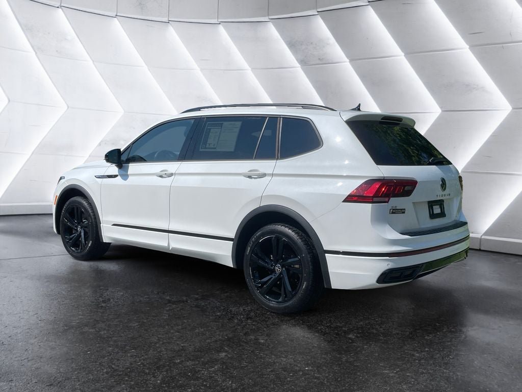Used 2023 Volkswagen Tiguan SE R-Line AWD/4WD image 4