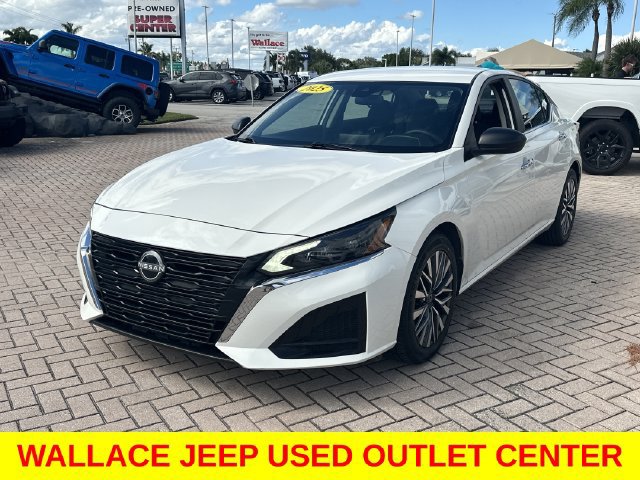 Used 2025 Nissan Altima 2.5 SV FWD image 3