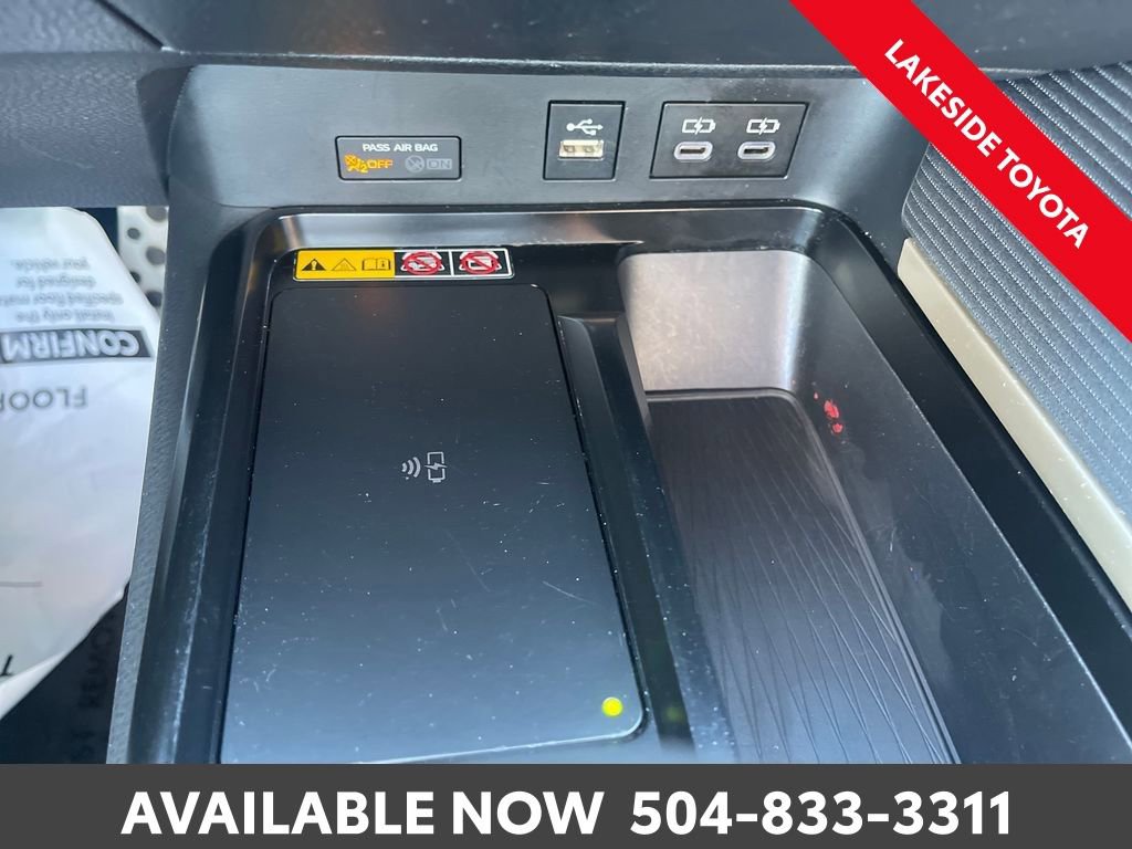 Used 2025 Toyota Camry SE image 28