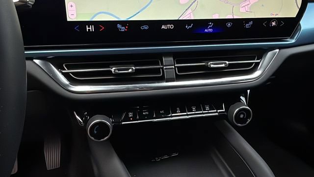 Certified 2025 Chevrolet Equinox EV LT w/ Convenience Package image 29