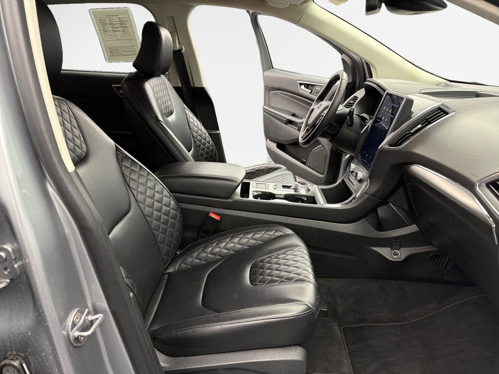 Used 2024 Ford Edge Titanium image 24