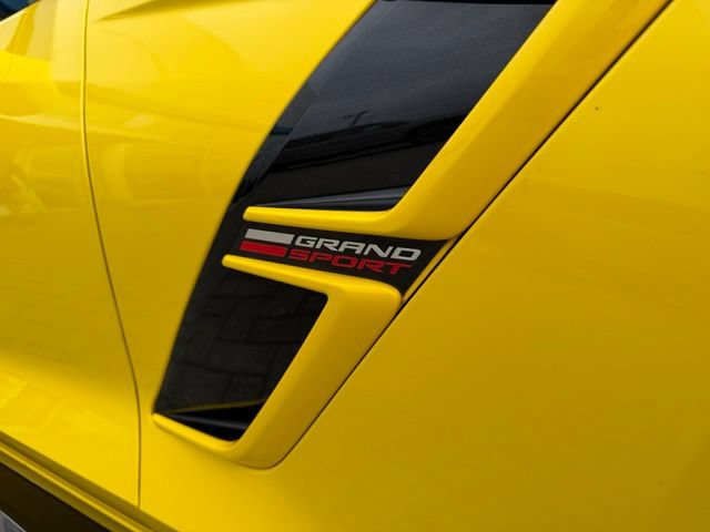 Used 2018 Chevrolet Corvette Grand Sport w/ Grand Sport Heritage Package RWD image 12