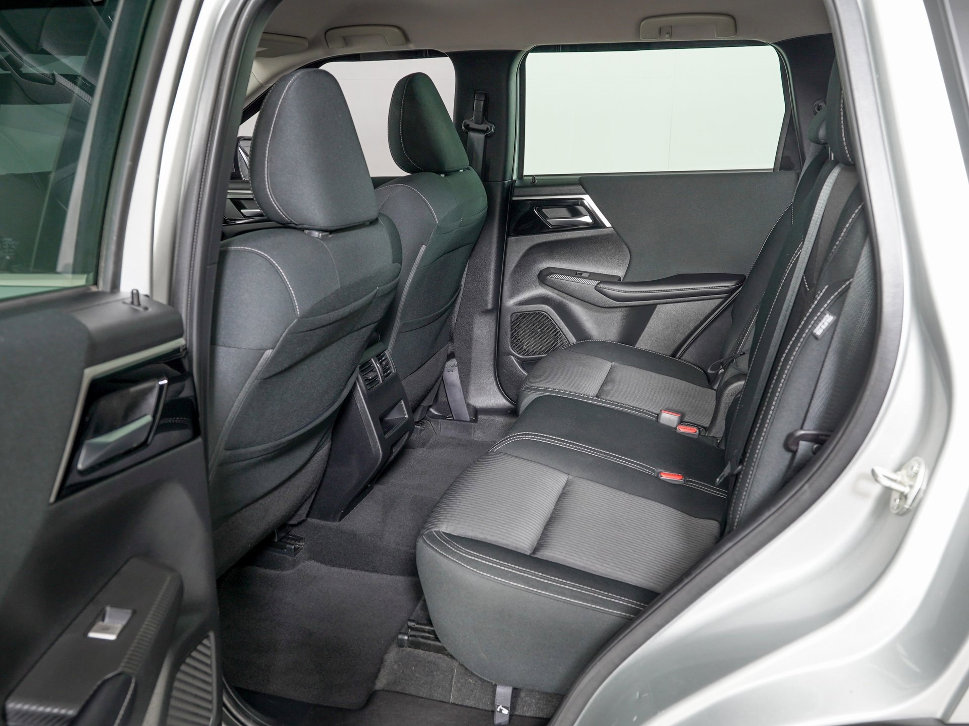 Used 2022 Mitsubishi Outlander ES image 13