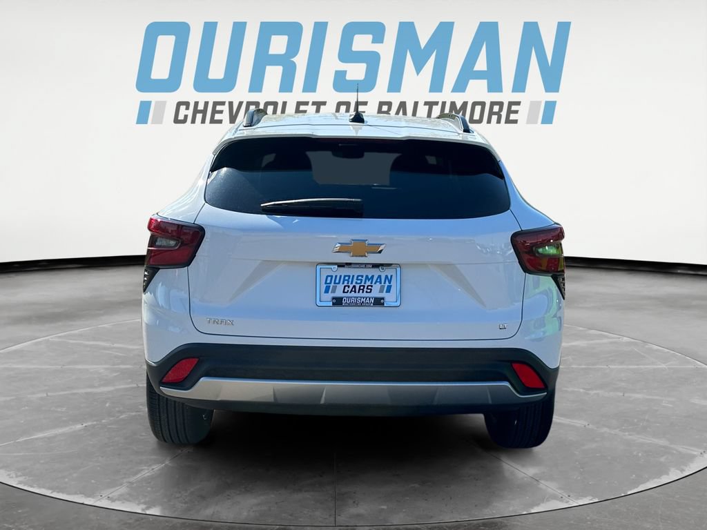 Used 2025 Chevrolet Trax LT FWD image 5
