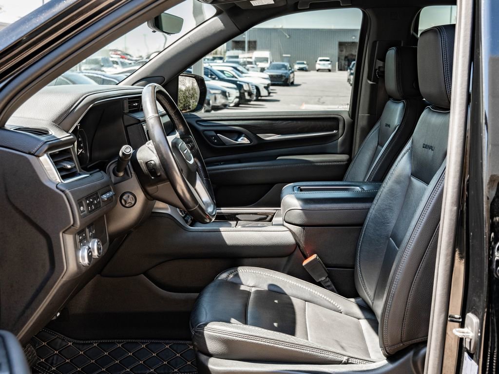 Used 2021 GMC Yukon Denali w/ Denali Premium Package image 27