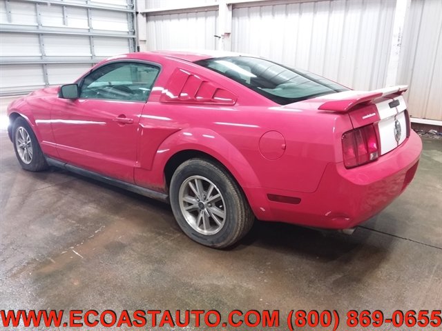 Used 2005 Ford Mustang Deluxe Coupe image 5
