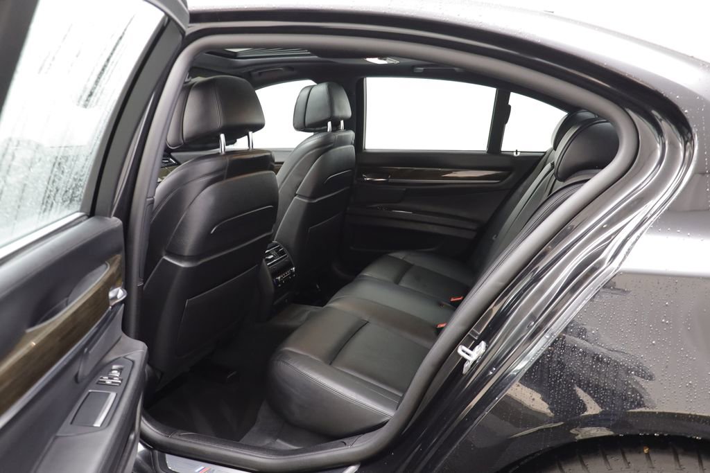 Used 2014 BMW 750i xDrive image 15