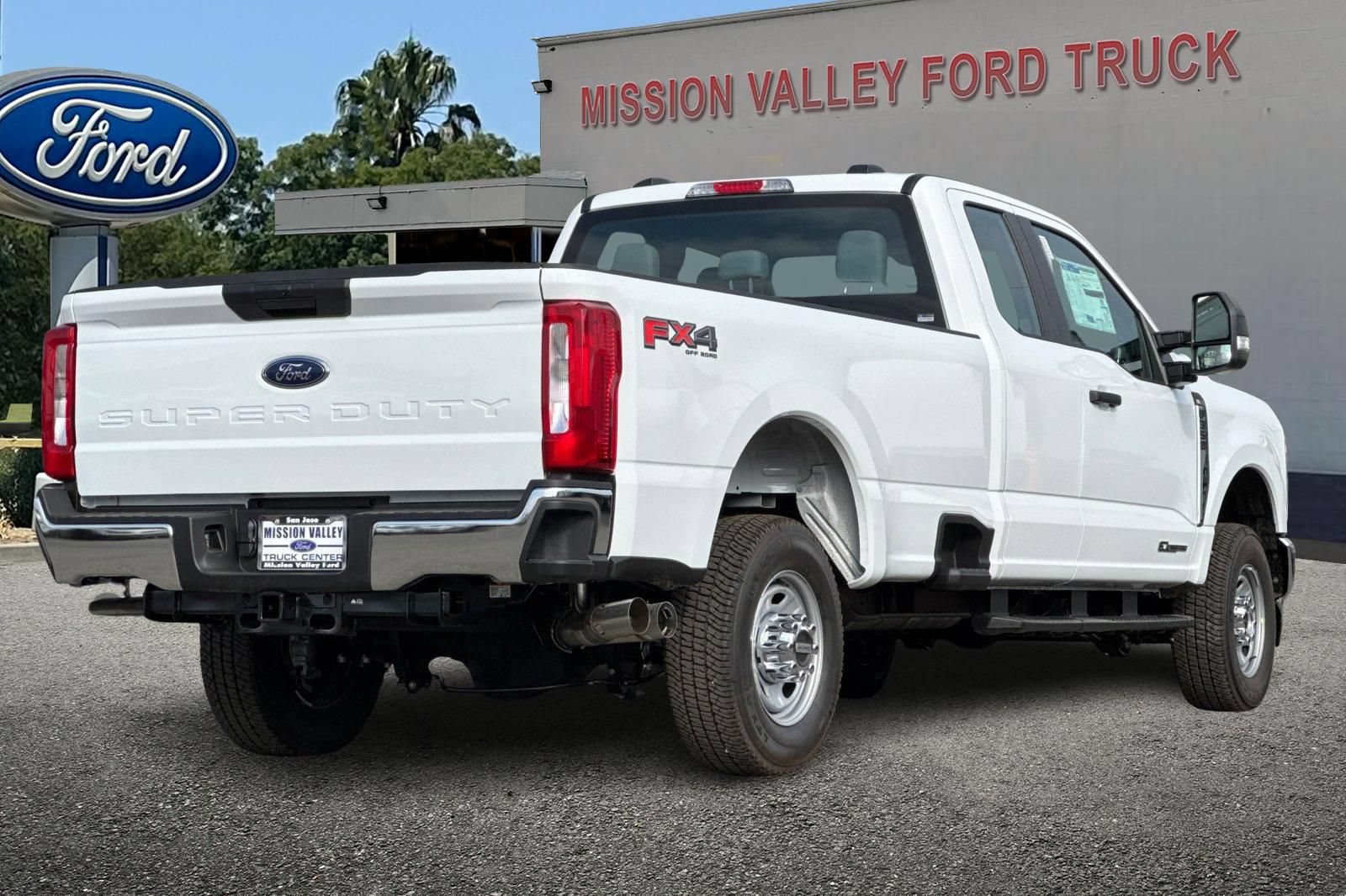 New 2026 Ford F350 XL w/ FX4 Off-Road Package AWD/4WD image 4