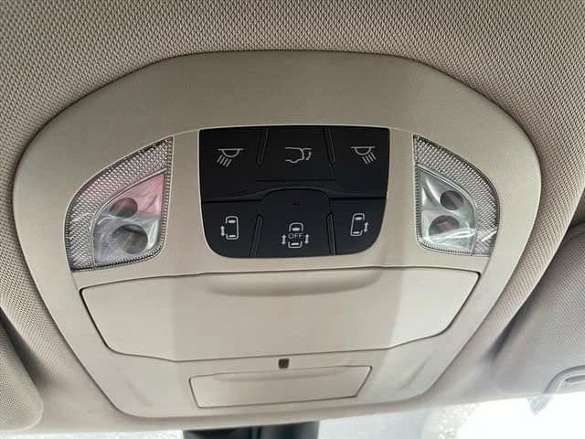 Used 2022 Chrysler Pacifica Touring-L image 33