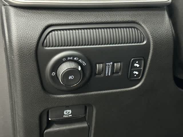 Used 2024 Jeep Wagoneer L Series II w/ Flexible Seating Group RWD image 19