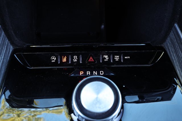 Used 2024 Jeep Wagoneer L Series II RWD image 19
