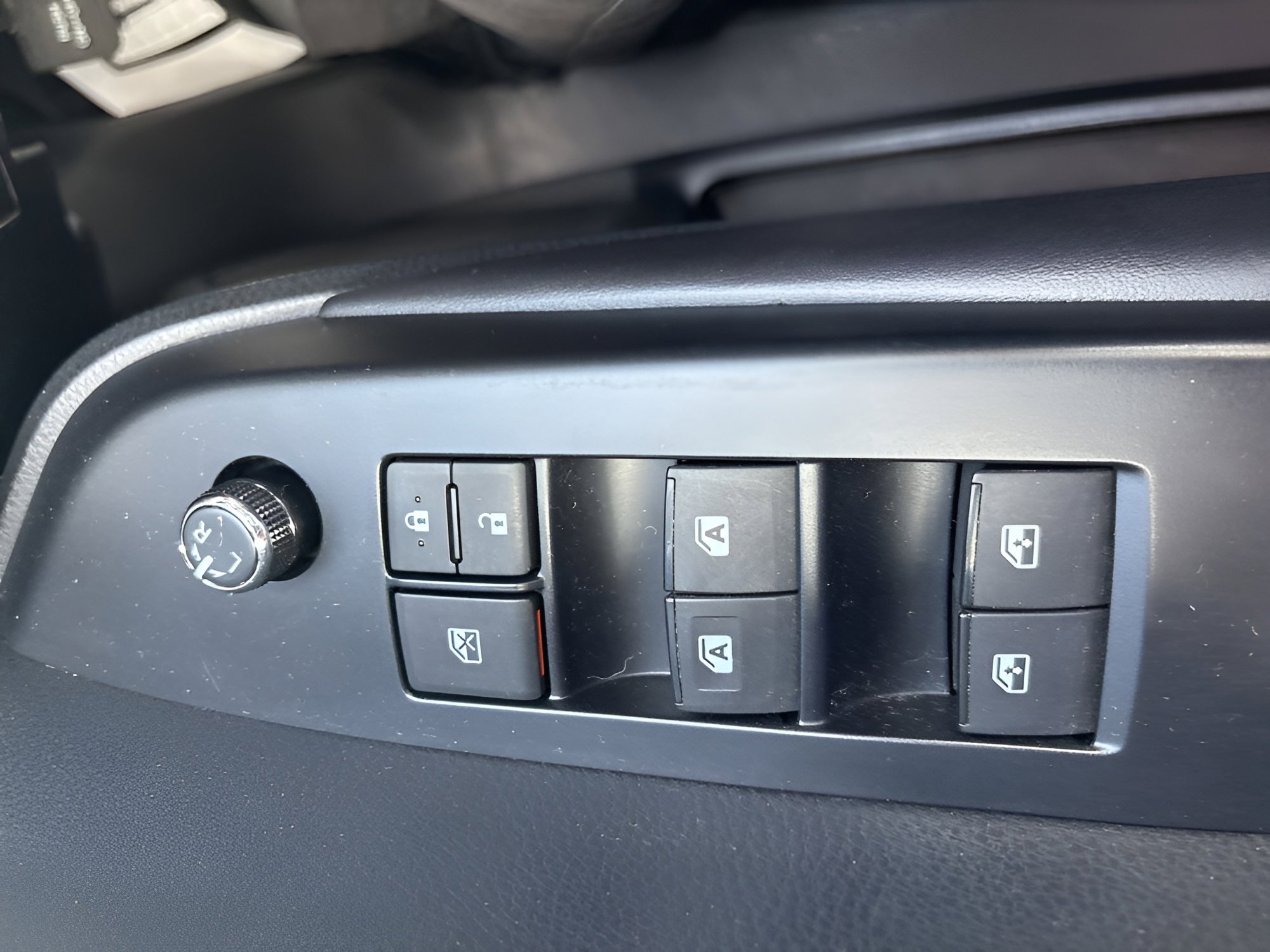Used 2019 Toyota Highlander XLE AWD/4WD image 29