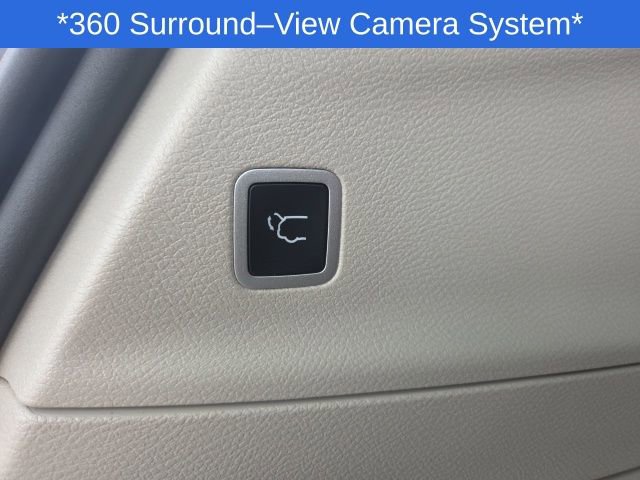 Used 2023 Chrysler Pacifica Touring-L image 51