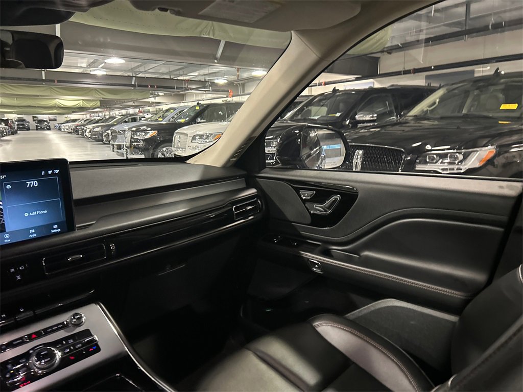 Used 2023 Lincoln Aviator AWD w/ Premium Package image 26