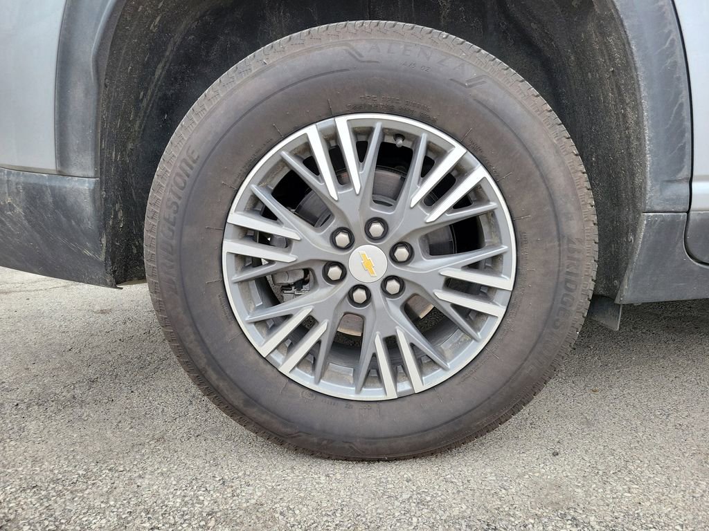 Used 2025 Chevrolet Traverse LT image 5