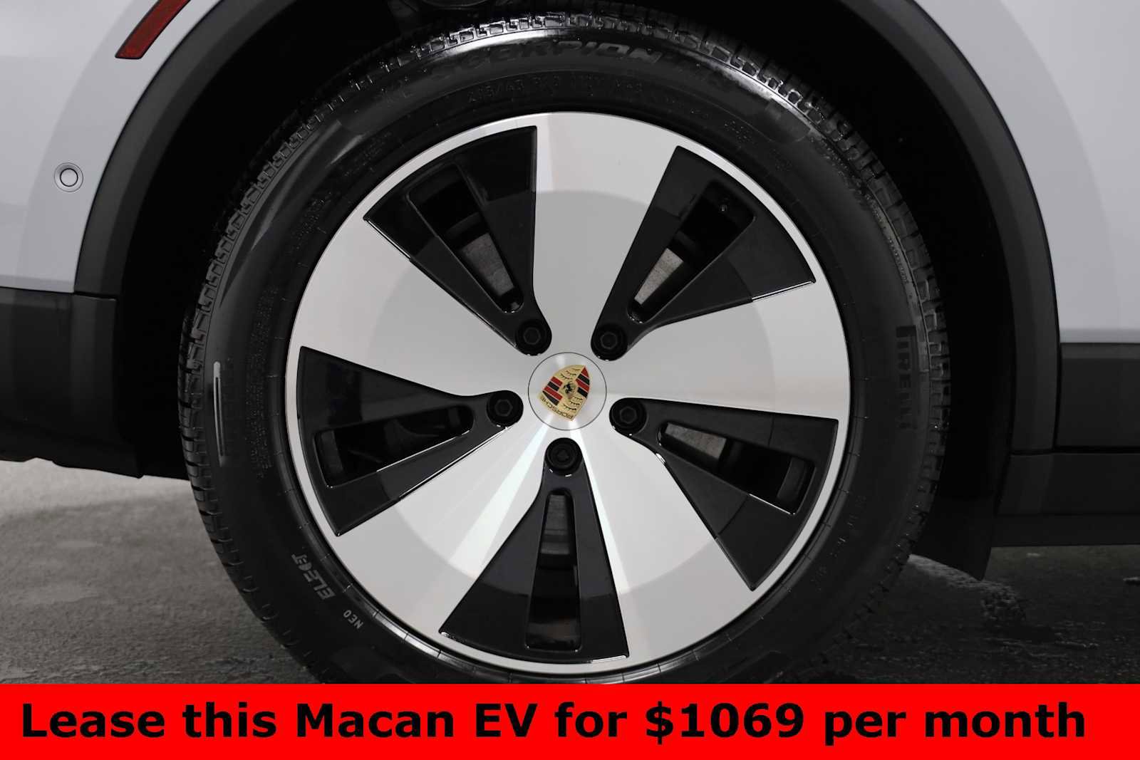 Certified 2025 Porsche Macan Electric image 47