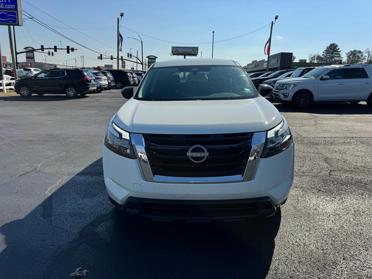 Used 2023 Nissan Pathfinder S AWD/4WD image 3