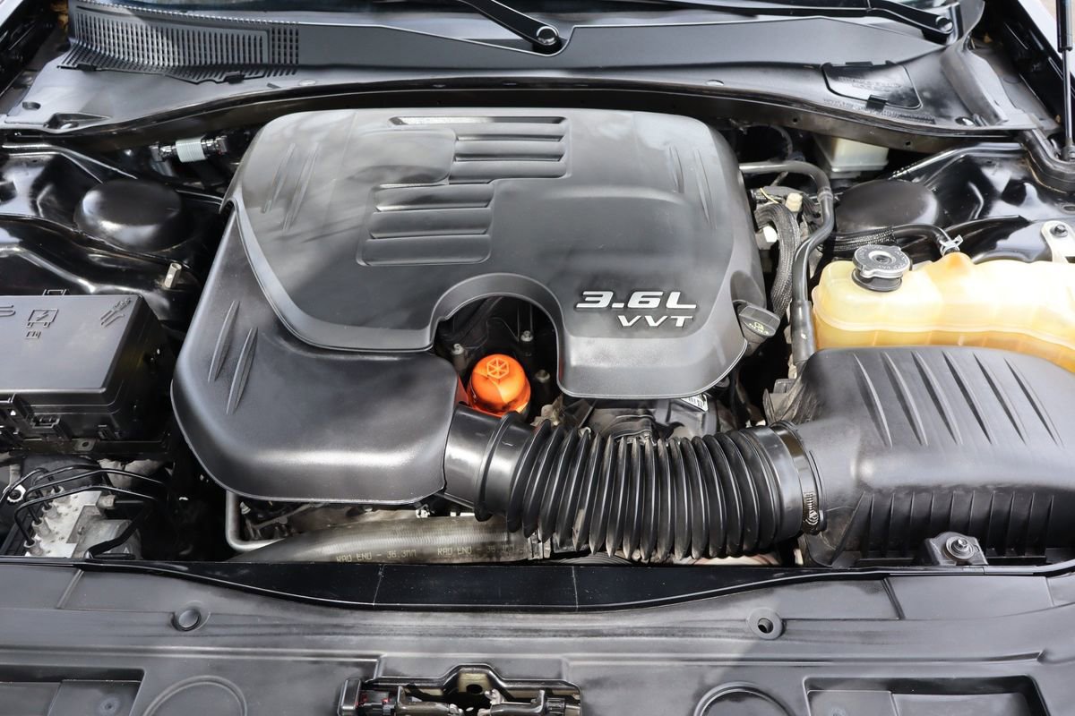 Used 2016 Chrysler 300 C image 38