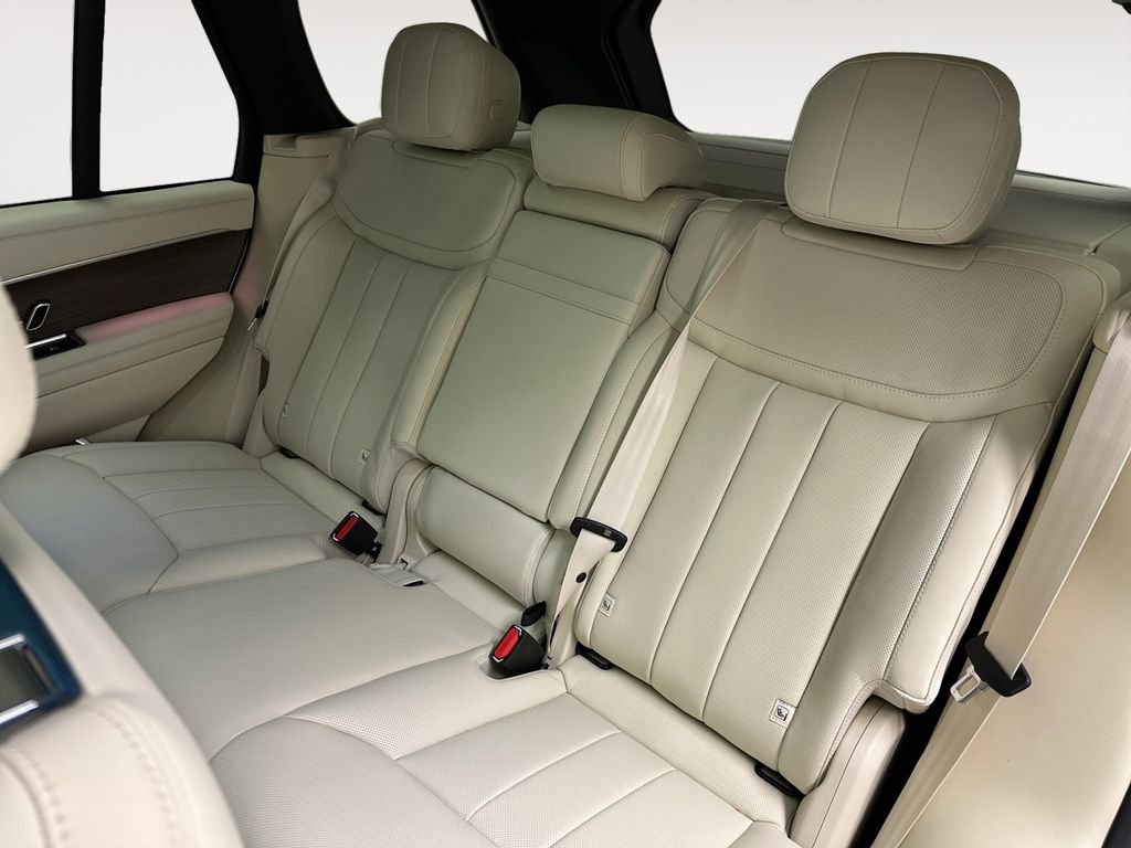New 2026 Land Rover Range Rover SE image 13