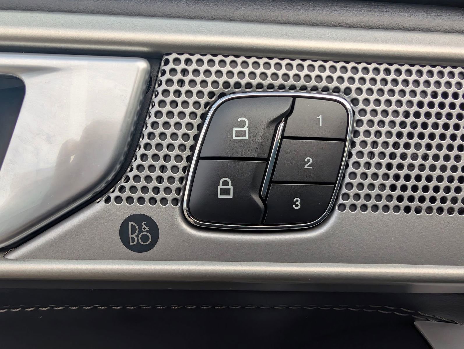 Used 2023 Ford Explorer Limited w/ Equipment Group 301A image 8