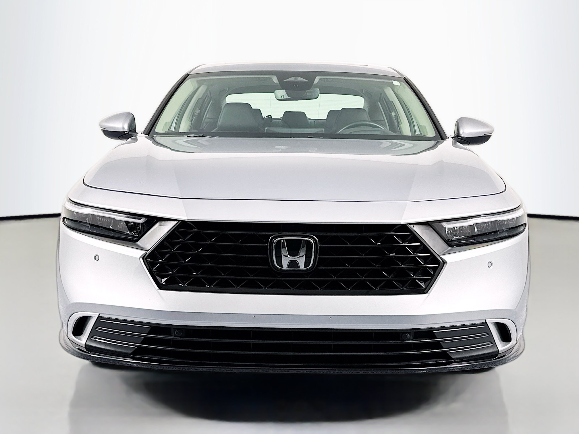 Used 2023 Honda Accord Touring image 2