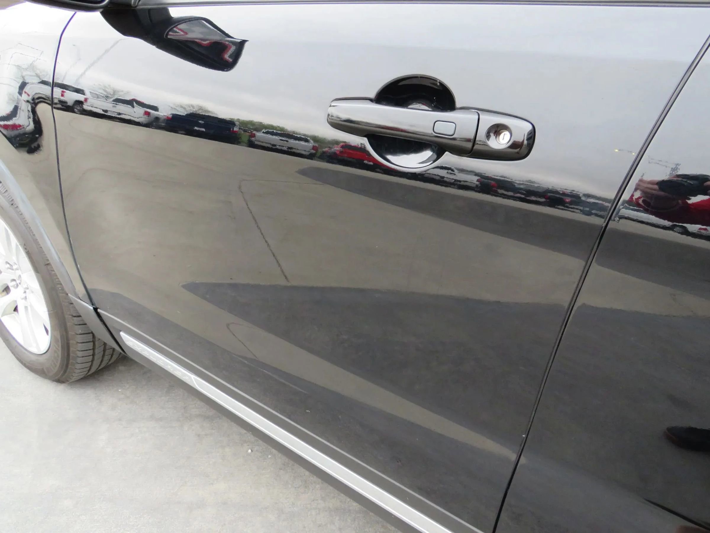 Used 2018 Ford Explorer XLT image 25