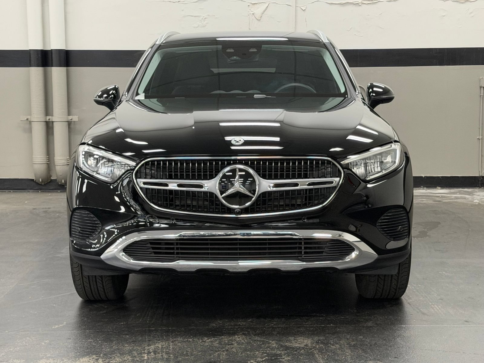 Used 2025 Mercedes-Benz GLC 350e 4MATIC image 4