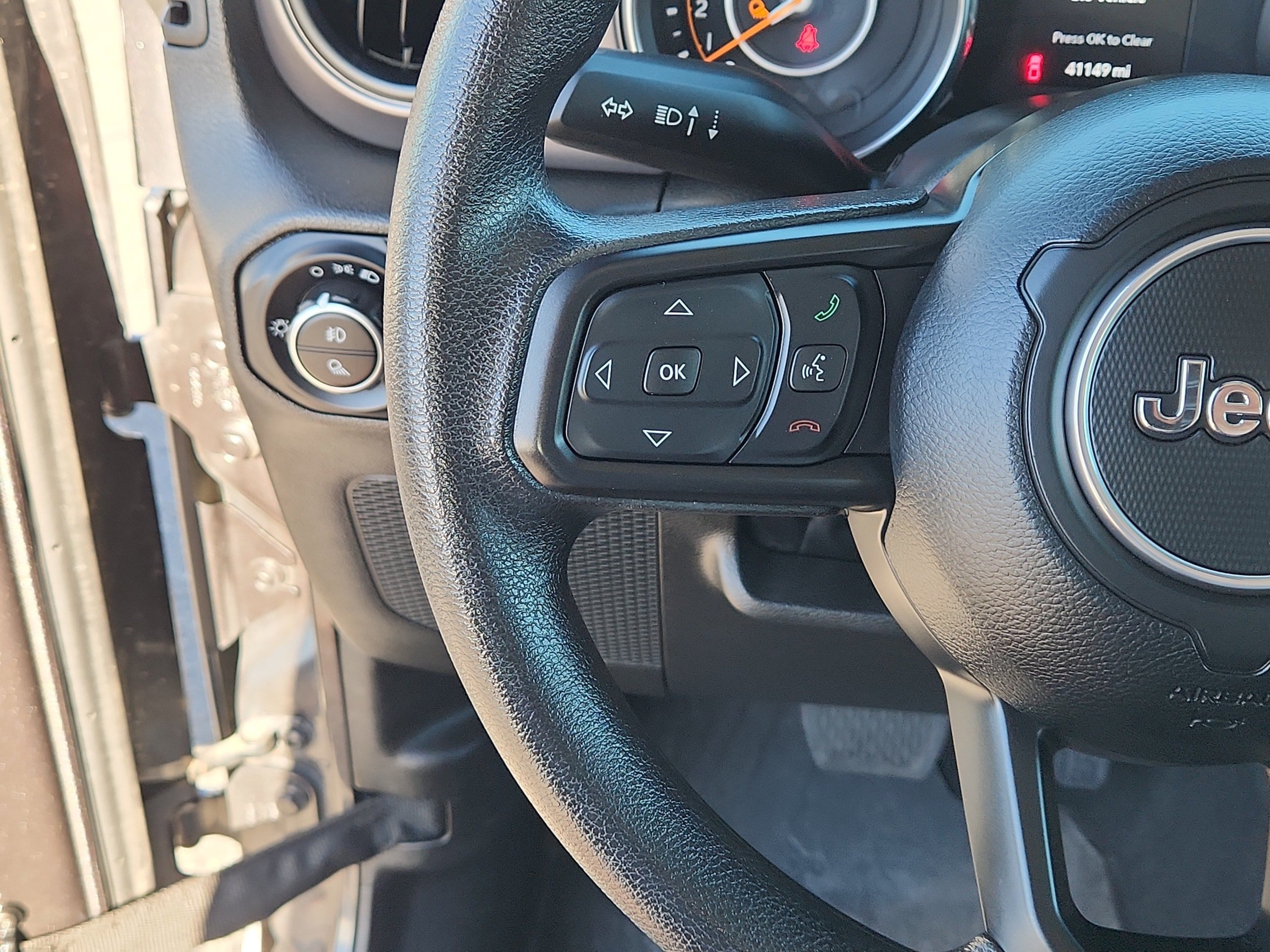 Used 2023 Jeep Gladiator Sport AWD/4WD image 16