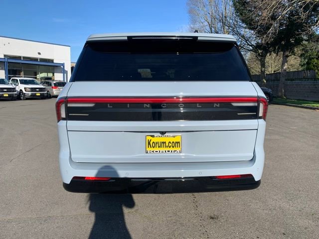 New 2026 Lincoln Navigator L Reserve w/ Jet Appearance Package image 4