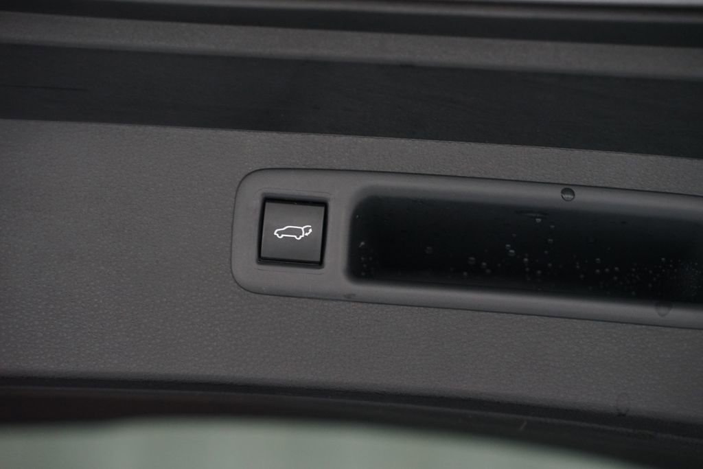 Used 2023 Toyota Highlander LE image 35