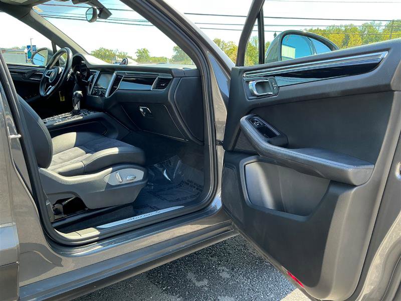 Used 2015 Porsche Macan S image 31