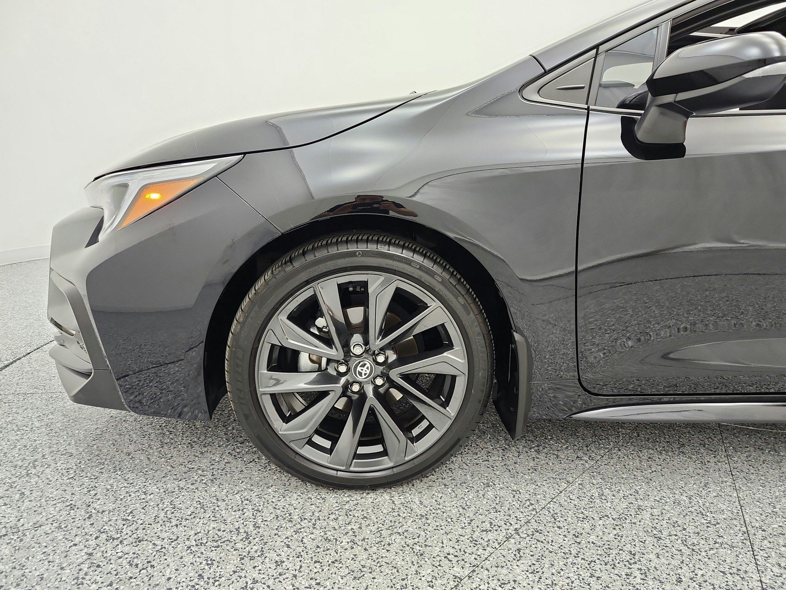 Used 2025 Toyota Corolla SE w/ SE Premium Package FWD image 18