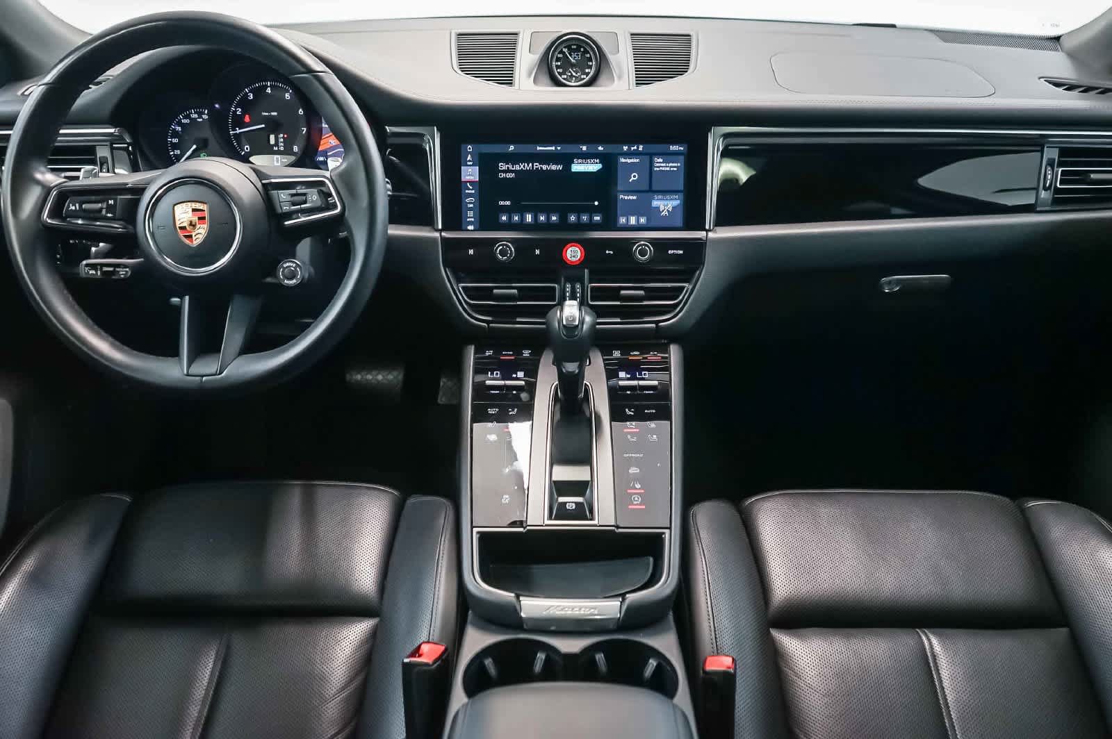 Certified 2025 Porsche Macan AWD/4WD image 18