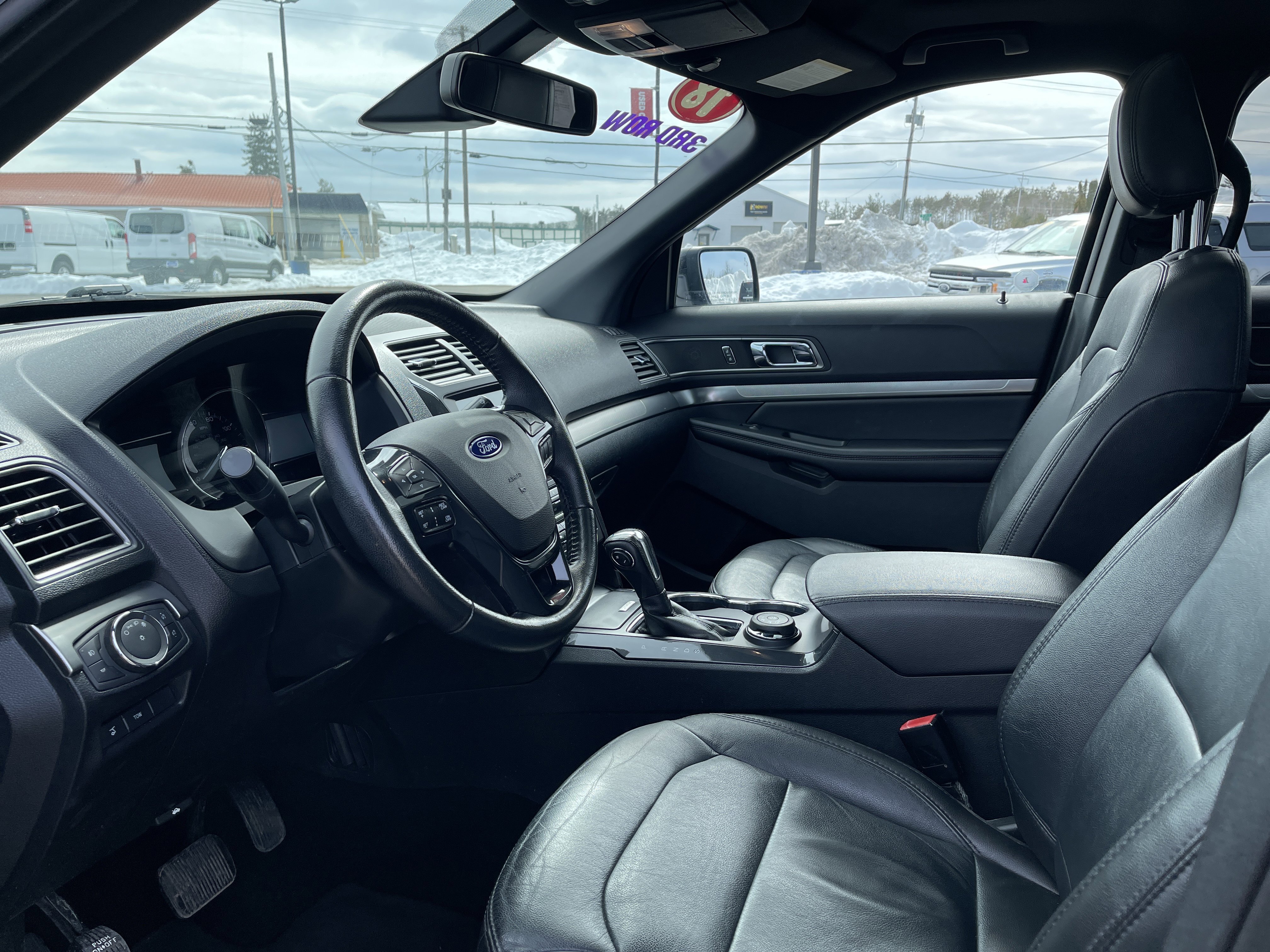 Used 2018 Ford Explorer XLT w/ Equipment Group 202A image 14
