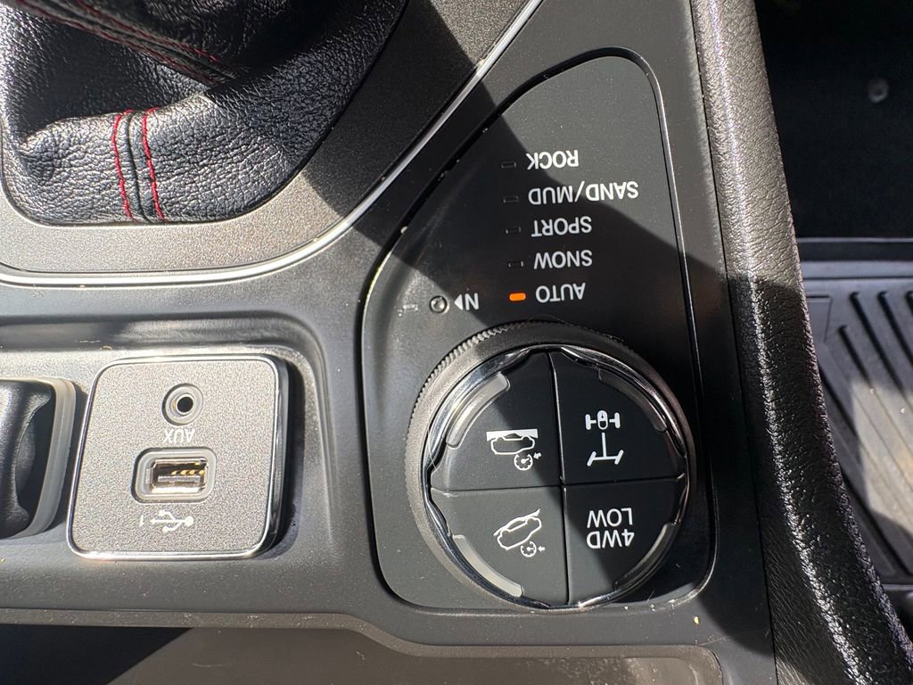 Used 2021 Jeep Cherokee Trailhawk w/ Trailer Tow Group image 14