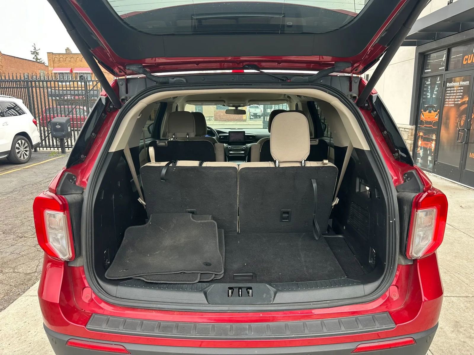 Used 2020 Ford Explorer XLT image 7