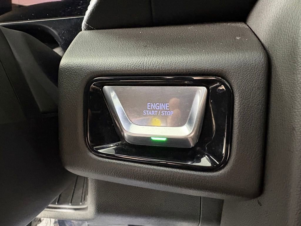 Used 2025 GMC Yukon XL Denali w/ Sun & Power Step Package image 22