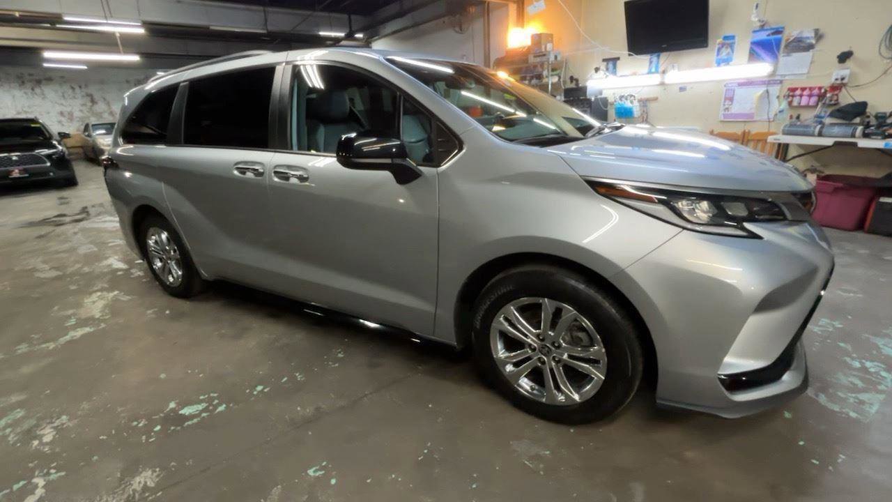 Certified 2022 Toyota Sienna XSE image 18