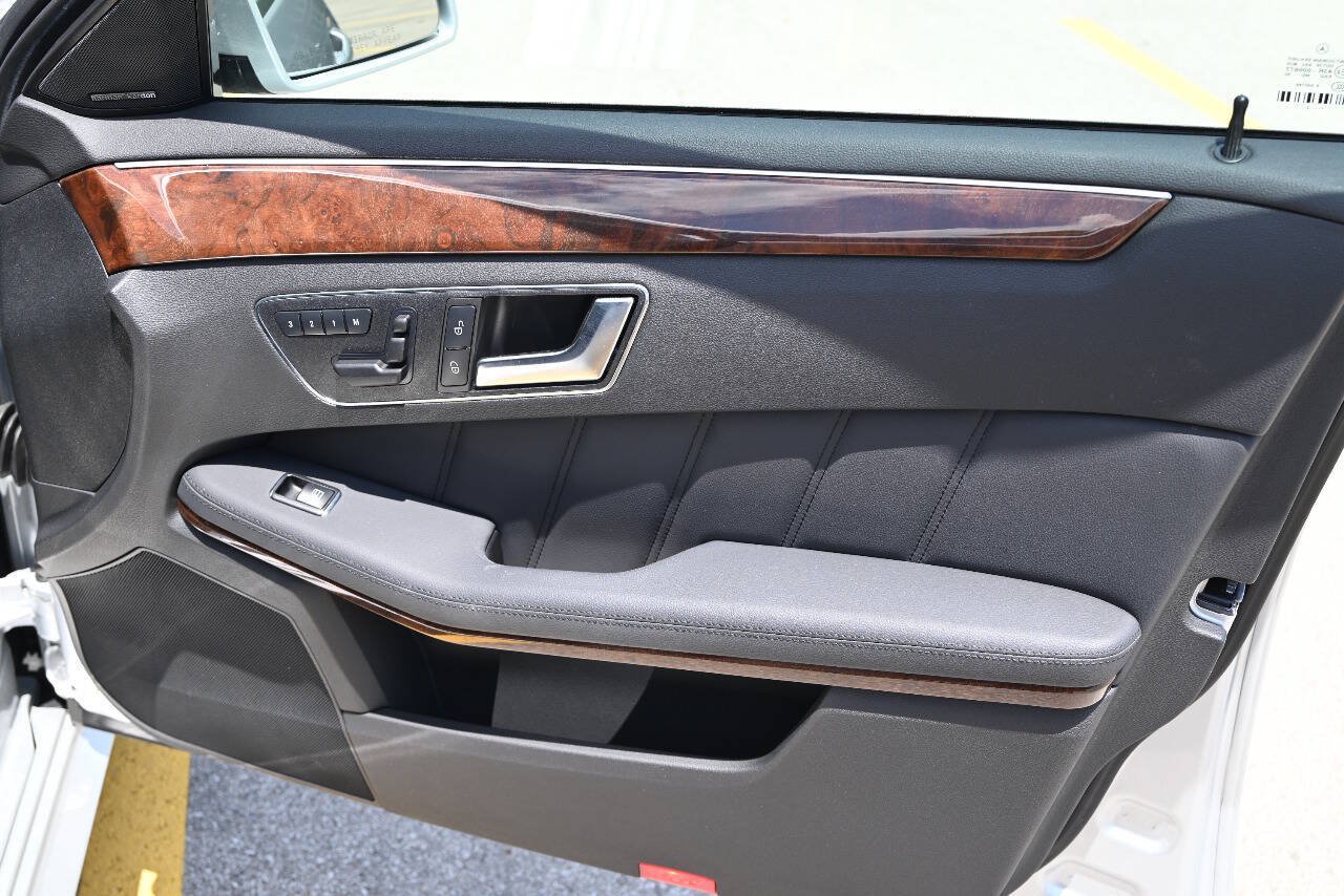 Used 2012 Mercedes-Benz E 350 4MATIC Sedan image 23
