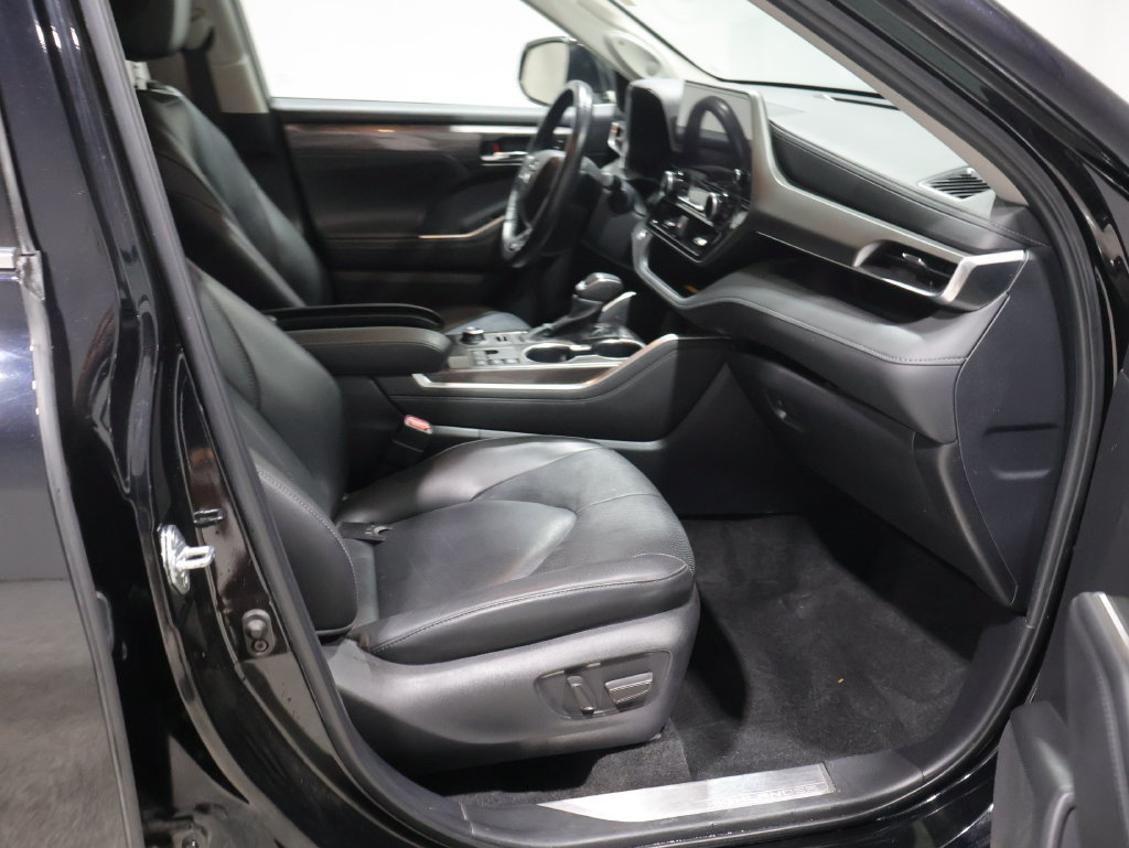 Used 2024 Toyota Highlander Limited AWD/4WD image 23