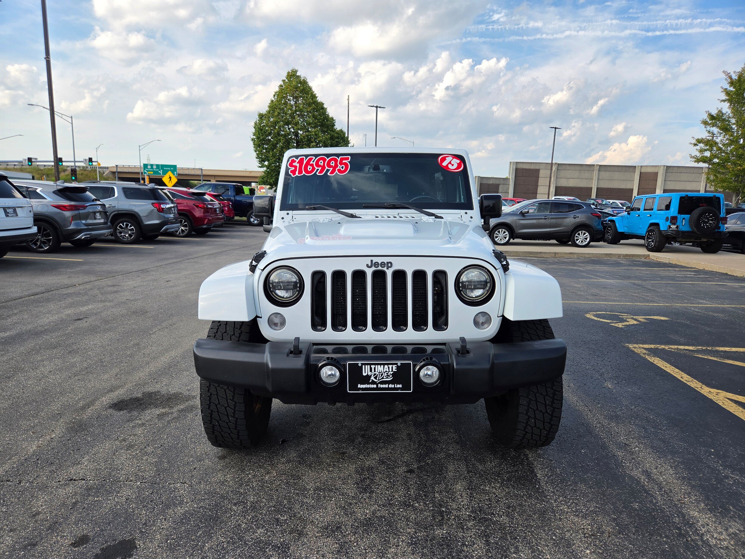 Used 2015 Jeep Wrangler Unlimited Sahara AWD/4WD image 2
