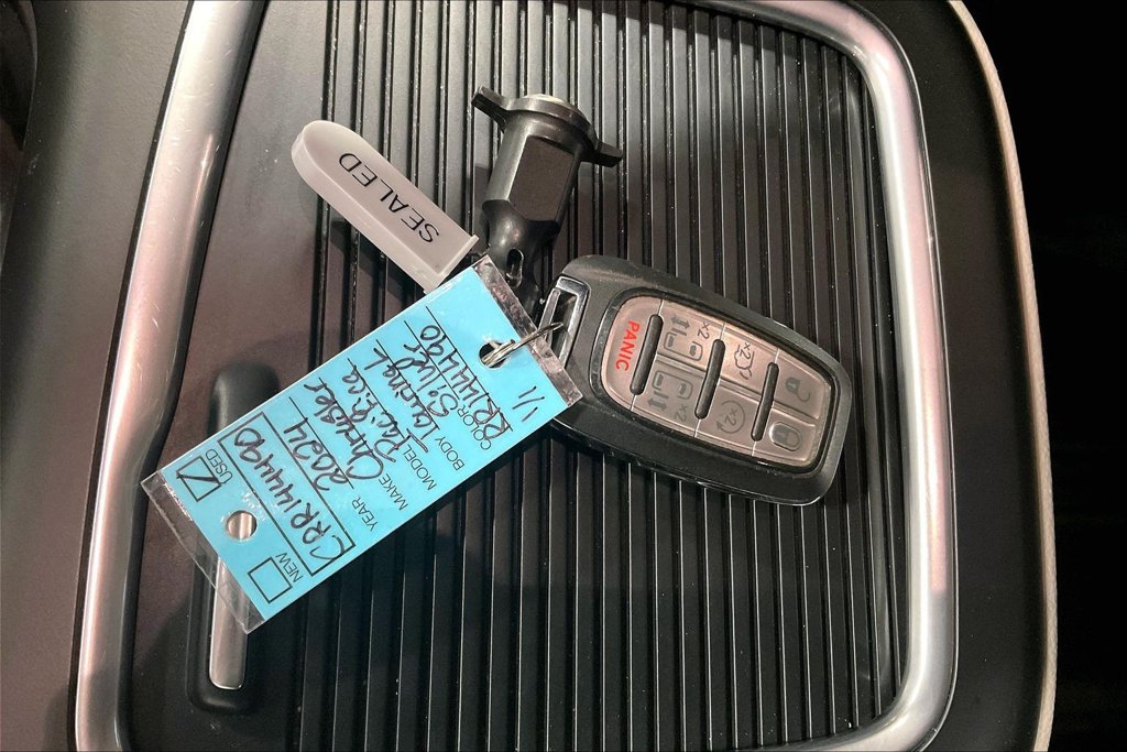Used 2024 Chrysler Pacifica Touring-L FWD image 12