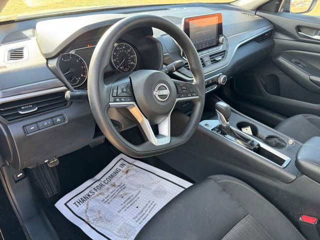 Used 2025 Nissan Altima 2.5 SV FWD image 12