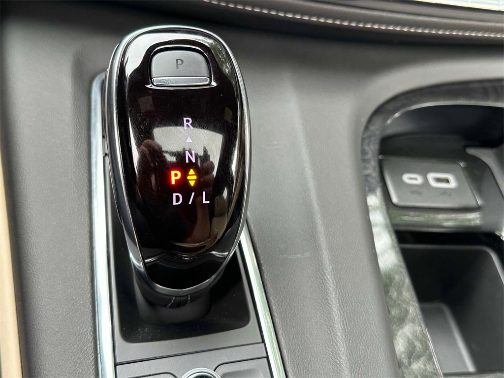 Used 2024 Cadillac Escalade Premium Luxury image 29